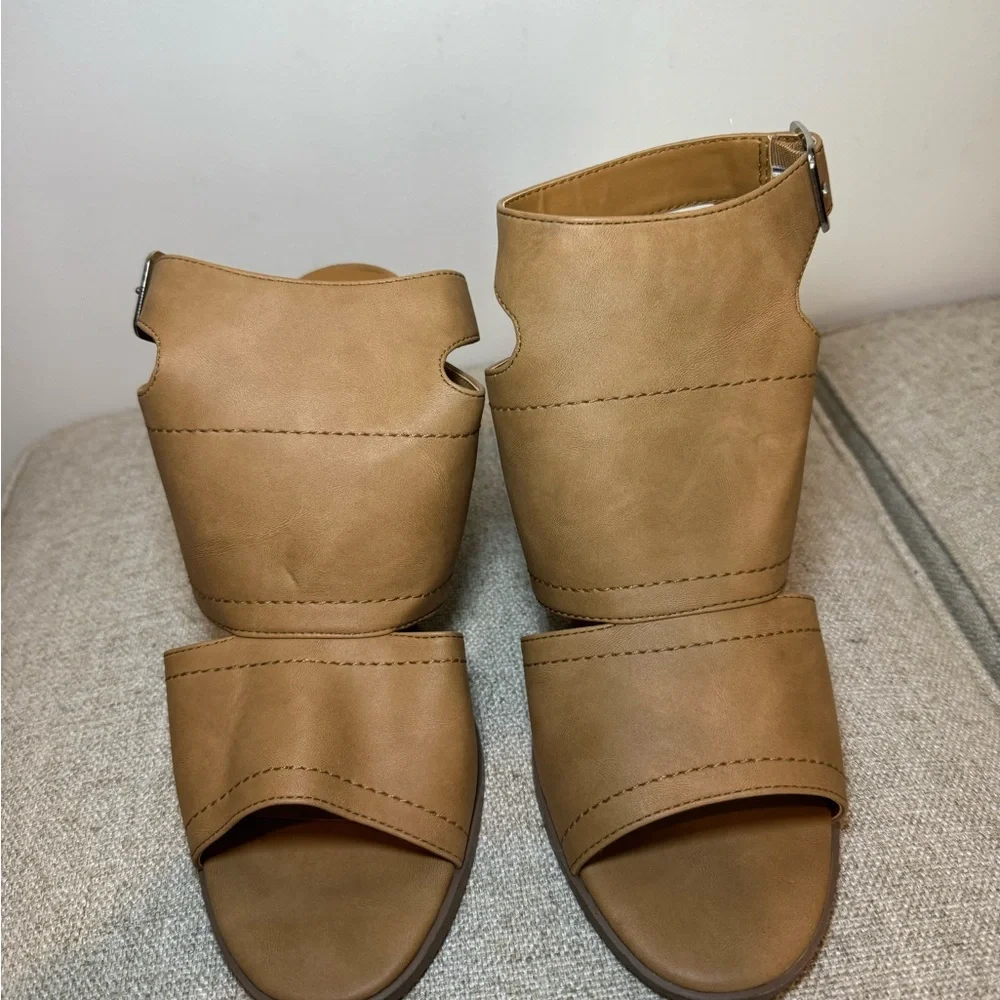 DV by Dolce Vita heel height